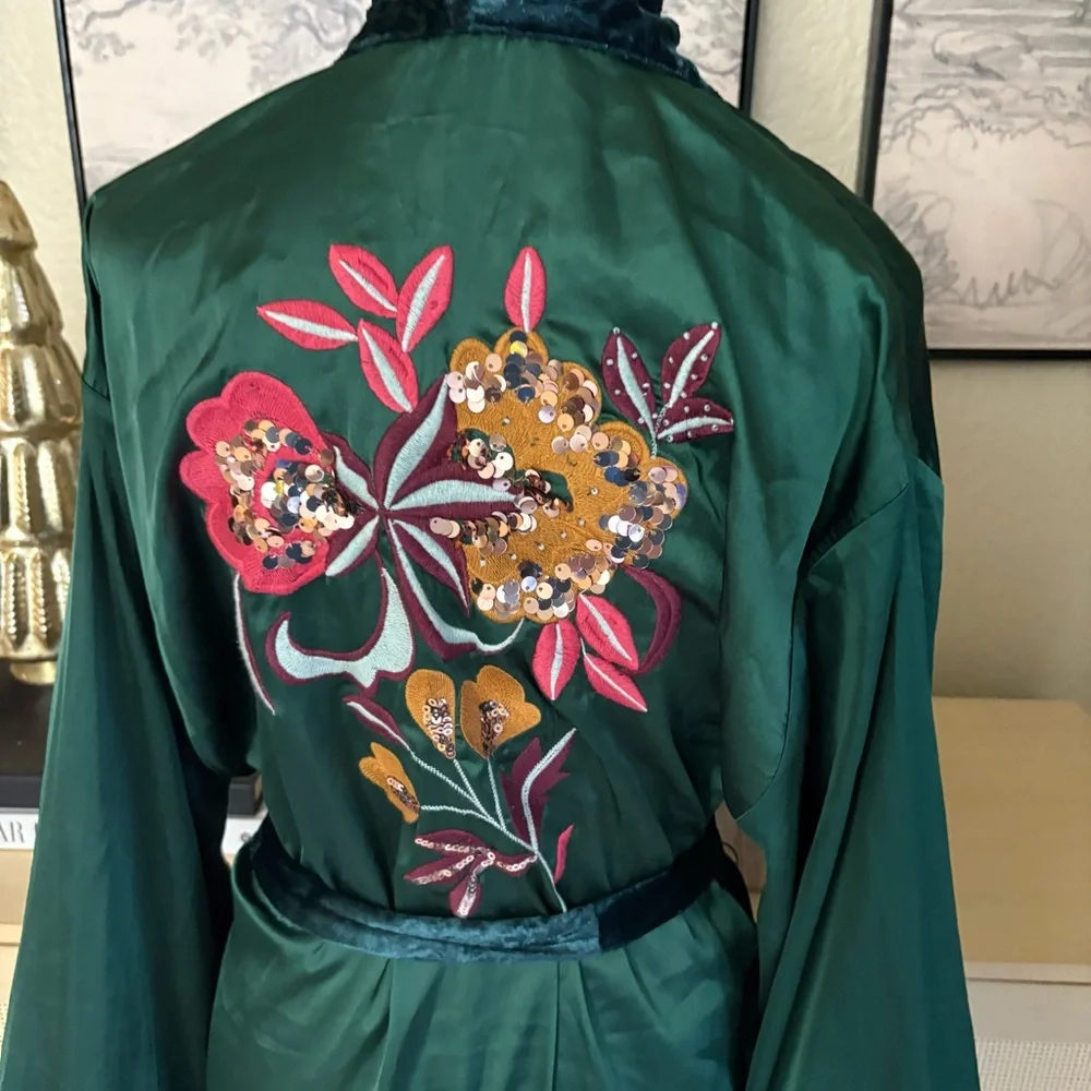 ANTHROPOLOGIE Sleek Floral Sequin & Embroidered Robe in Emerald Green Size S / M - Picture 6 of 8
